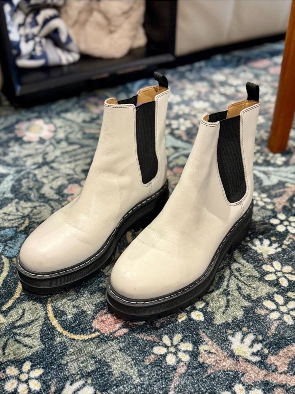 Marc Fisher cream leather Chelsea boots size US 8
